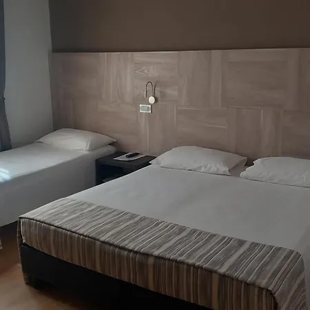 Hotel Lory 3*